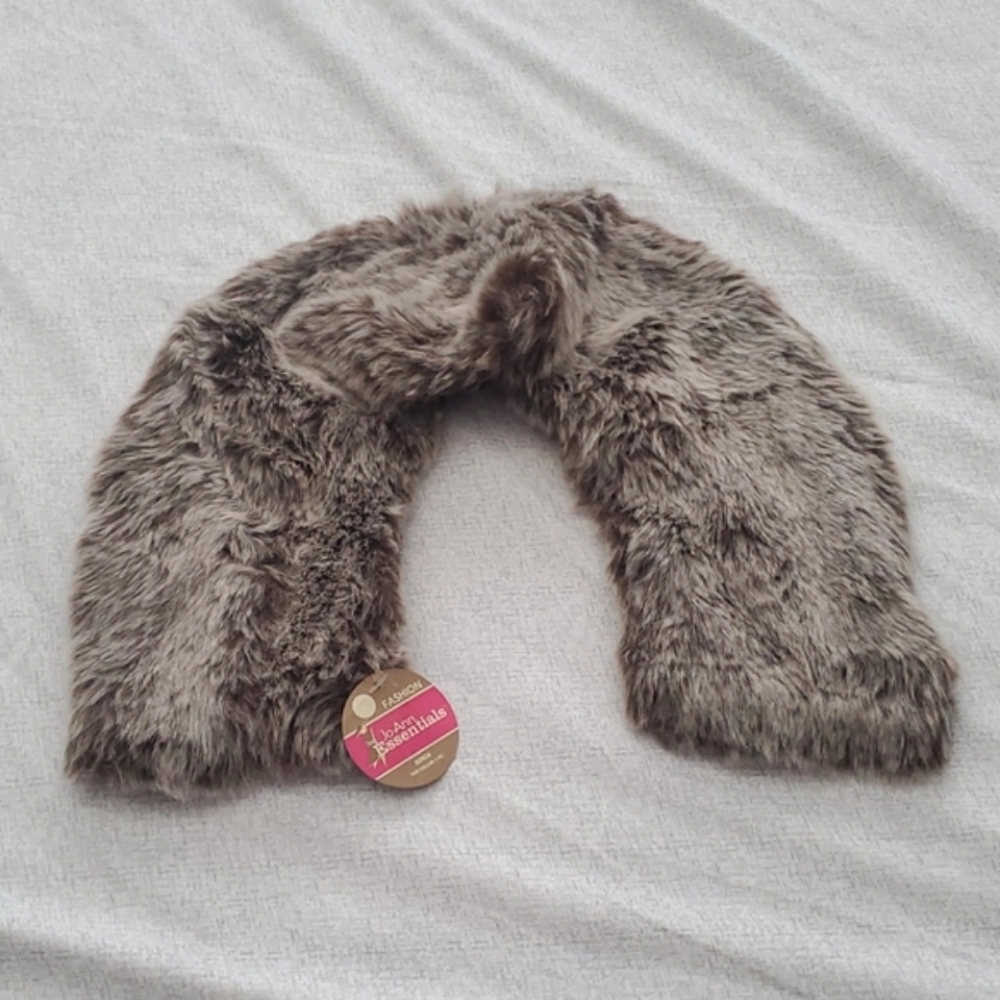*3 For $10 Item🌟🆕️Fashion Sonia Faux Fur Neck Collar